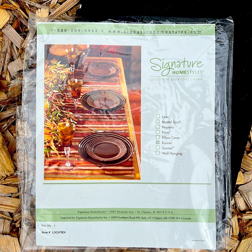 Signature Homestyles, Black Table Runner, New in package